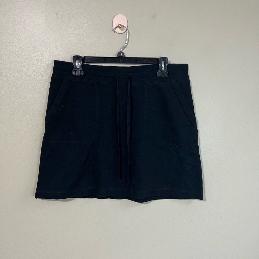 ‎Loft small black stretchy skirt
